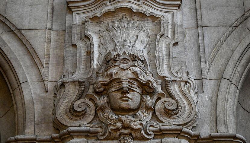 Im April soll vor dem Berliner Landgericht der Prozess gegen einen Influencer wegen eines Raketenabschusses in eine Wohnung beginnen. (Symbolbild)