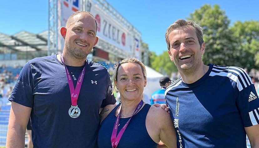 Den Trolli gemeistert: Sebastian Hammer, Bianca Mühlbeyer und Marcel Senghas (von links) sind glücklich nach ihrem Halbmarathon.