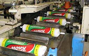 Die Erbswurstmaschine bei Knorr in Heilbronn aus dem Jahr 1954. Foto: Stockburger Die Erbswurstmaschine bei Knorr in Heilbronn aus dem Jahr 1954. Foto: Stockburger