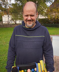 F&uuml;r jede Bedingung der richtige Ball. Profis wie Stephan Wei&szlig;er treffen ihre Wahl mit Bedacht.