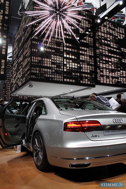Audi A8 vor Großstadtkulisse. Audi A8 vor Großstadtkulisse.