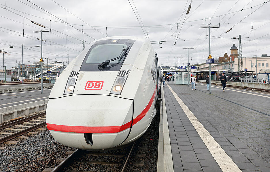 Begeisterung am Bahnsteig: ICE hält wieder in Heilbronn