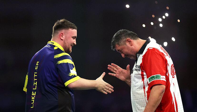 Suljovic verneigt sich vor Weltmeister Littler.