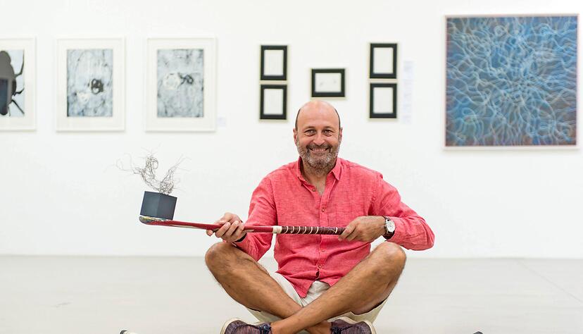 Hockeysport und Kunst faszinieren Trainer Uli Weise gleicherma&szlig;en &minus; eines ist Beruf, das andere Hobby geworden.
Foto: Mario Berger