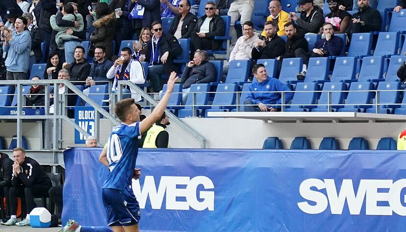 Marvin Wanitzek sicherte dem KSC mit zwei verwandelten Elfmetern einen Punkt. Marvin Wanitzek sicherte dem KSC mit zwei verwandelten Elfmetern einen Punkt.