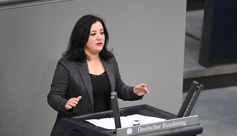 Die Linken-Abgeordnete G&ouml;kay Akbulut ist nach eigenen Angaben in einem Zug von Heidelberg nach Stuttgart angegriffen worden. (Archivbild)