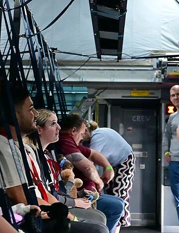 Auch Au&szlig;enminister Wadephul nahm gestrandete Deutsche bei seiner Reise in den Nahen Osten in seinem Flugzeug mit.