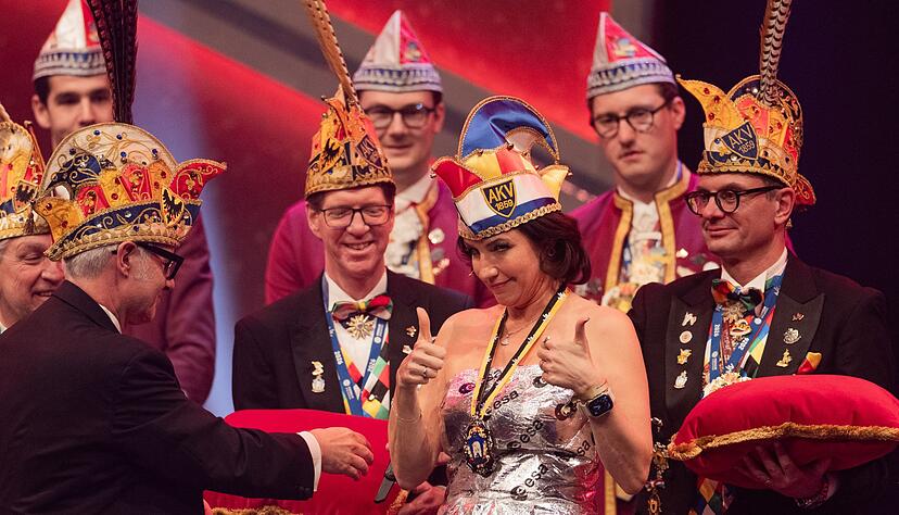 Ihre Antrittsrede trug Bär in Reimen vor. Ihre Antrittsrede trug Bär in Reimen vor.