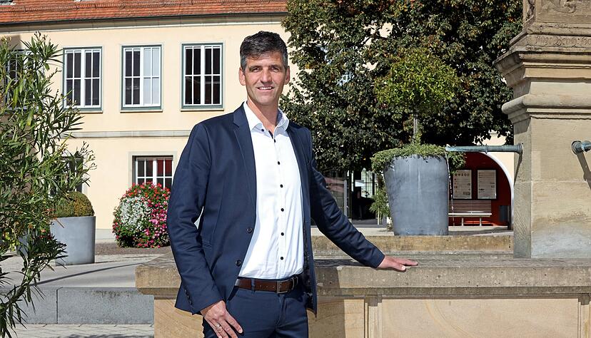 Andreas Konrad (44) möchte Bürgermeister von Neuenstadt werden. Im Rathaus hat er bereits von 2001 bis 2005 gearbeitet.
Foto: Ralf Seidel Andreas Konrad (44) möchte Bürgermeister von Neuenstadt werden. Im Rathaus hat er bereits von 2001 bis 2005 gearbeitet.
Foto: Ralf Seidel