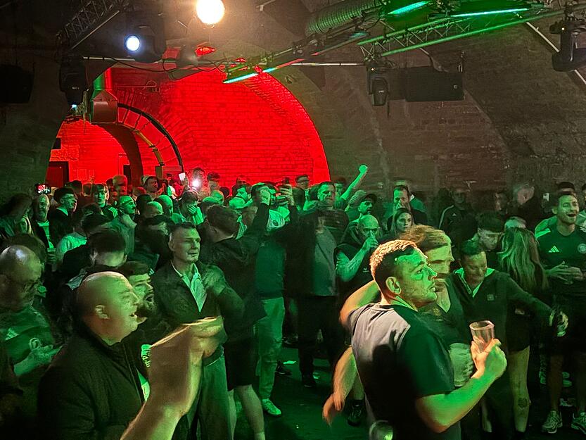 Ein Weiterkommen von Celtic w&auml;re ein kleines Fu&szlig;ball-Wunder, dennoch lie&szlig;en sich die Schotten die gute Laune nicht nehmen.