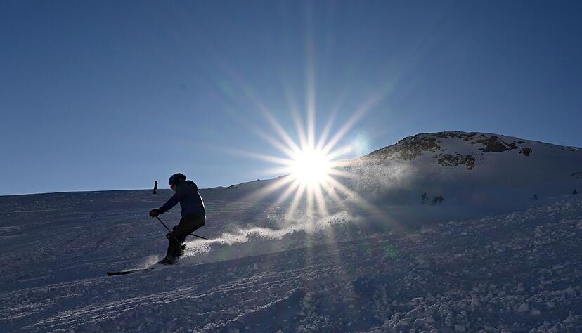 an der Zugspitze beginnt die Skisaison. (Archivbild) an der Zugspitze beginnt die Skisaison. (Archivbild)