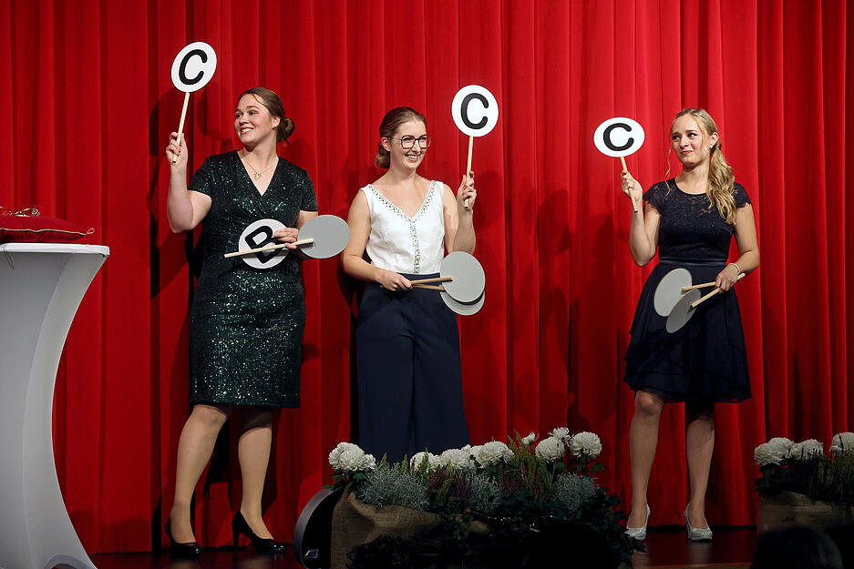 Wahl der Württemberger Weinkönigin in Pfedelbach 2022 Wahl der Württemberger Weinkönigin in Pfedelbach 2022