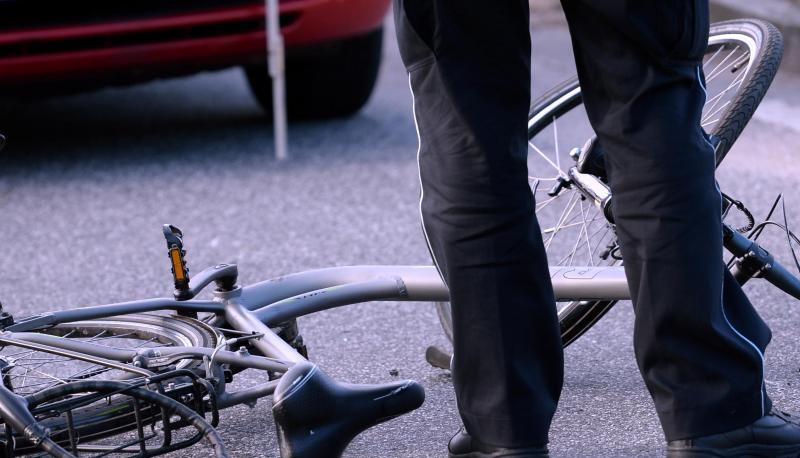 Wer war schuld? Nach einem Unfall müssen das oft Gerichte klären. Wer mit dem Fehlverhalten anderer rechnet, kann helfen, Unfälle zu vermeiden.
