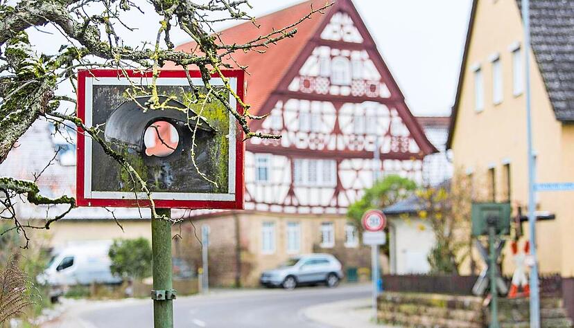 Die Zaberg&auml;ubahn ist lange stillgelegt, &Uuml;berreste finden sich aber noch viele, hier in G&uuml;glingen-Frauenzimmern.