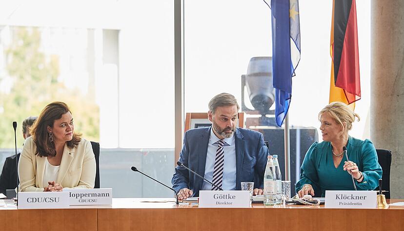 Zur konstituierenden Sitzung war Bundestagspr&auml;sidentin Julia Kl&ouml;ckner (CDU) mit dabei.