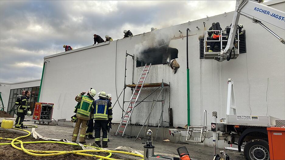 Ein Zwischendeck im Solebad Niedernhall hat gebrannt. Zunächst waren laut Polizei nur Knistergeräusche zu hören. Ein Zwischendeck im Solebad Niedernhall hat gebrannt. Zunächst waren laut Polizei nur Knistergeräusche zu hören.