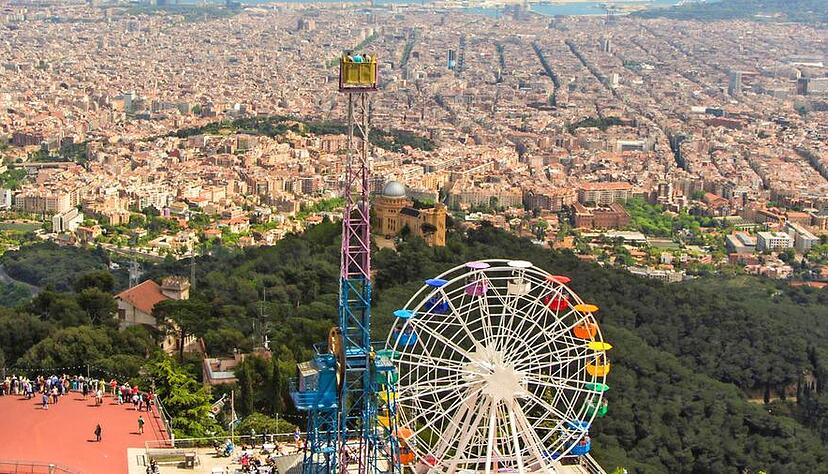 Hier liegt Reisenden Barcelona zu Füßen: Vom Tibidabo kann man auf der einen Seite bis zur Costa Brava blicken, auf der anderen bis in die Pyrenäen.