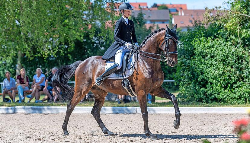 Volle Konzentration beim Sport, aber nicht mehr volle Konzentration auf den Sport: Dressurreiterin Ann-Kathrin Lindner, hier mit Ausnahmepferd Lord of Dance beim Turnier in Ilsfeld, bleibt trotz ihres Studiums sportlich ehrgeizig.