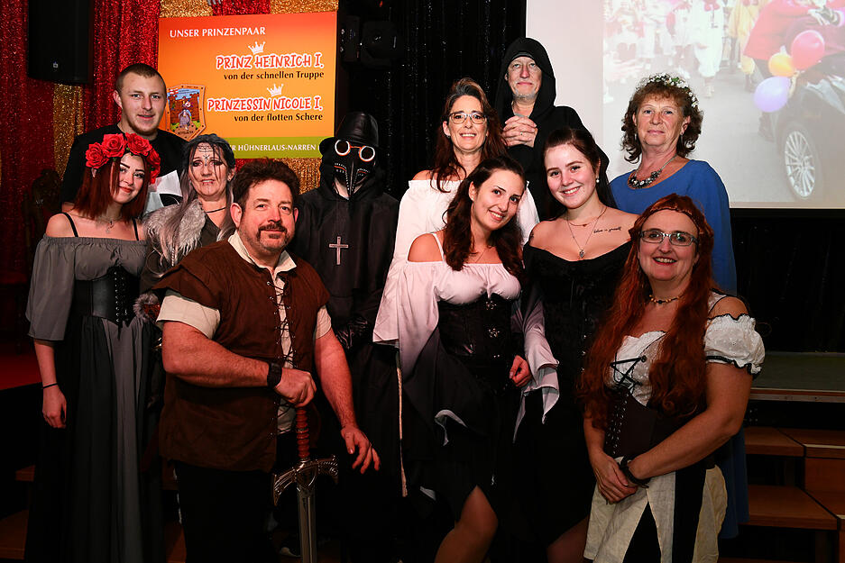 Prunksitzung der Jagstfelder H&uuml;hnerl&auml;use in der Jahnhalle. Verkleidung ist Pflicht.