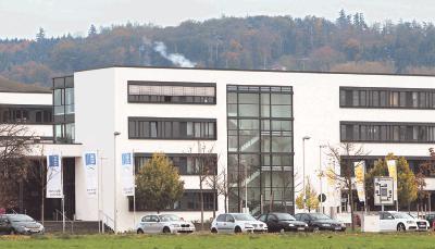 Das Zentrum für Weiterbildung beim Haus der Wirtschaft in Heilbronn ist eine gefragte Adresse für Unternehmen und Privatpersonen. Die Erweiterungspläne sind nach den Vorfällen erst mal auf Eis, sagt die IHK.Fotos: Andreas Veigel, Dennis Mugler und privat Das Zentrum für Weiterbildung beim Haus der Wirtschaft in Heilbronn ist eine gefragte Adresse für Unternehmen und Privatpersonen. Die Erweiterungspläne sind nach den Vorfällen erst mal auf Eis, sagt die IHK.Fotos: Andreas Veigel, Dennis Mugler und privat