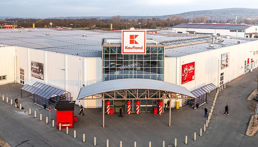 Aus ehemaligen Real-Märkten wurden Kaufland-Märkte. Aus ehemaligen Real-Märkten wurden Kaufland-Märkte.