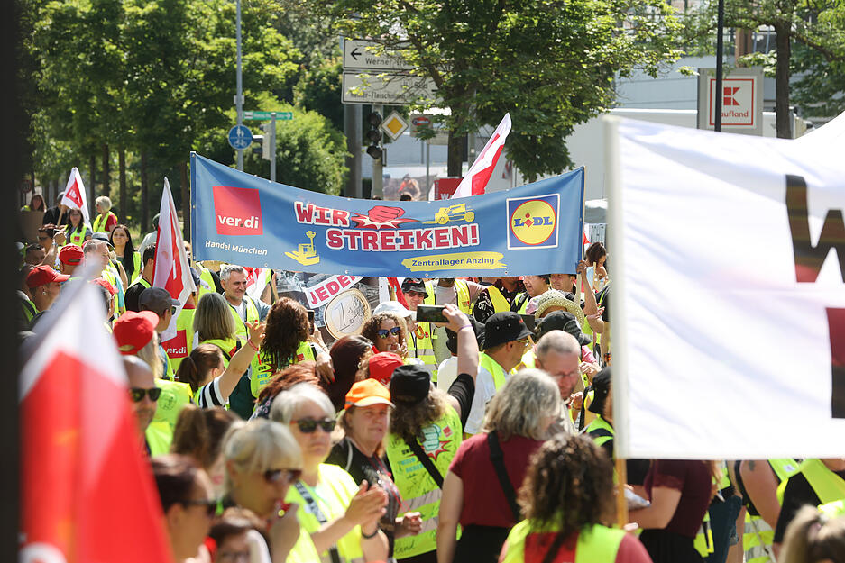 Verdi-Streik vor Kaufland-Zentrale in Neckarsulm