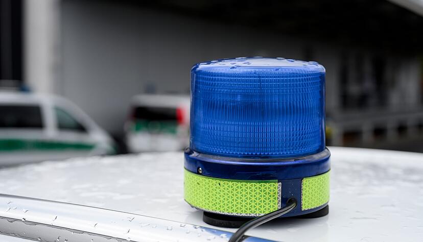 Ein Blaulicht auf einem Einsatzfahrzeug der Polizei. Ein Blaulicht auf einem Einsatzfahrzeug der Polizei.