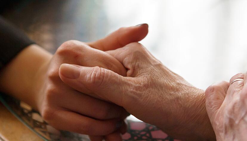 Weil man seine Angeh&ouml;rigen im Alter gut versorgt wissen will, ist es gut, wenn Pflege kein Tabuthema ist.