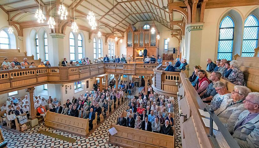 In der B&ouml;ckinger Stadtkirche: Das Gotteshaus bildete den w&uuml;rdigen Rahmen f&uuml;r rund 250 Besucher und die Gedenkfeier.
Fotos: Mario Berger