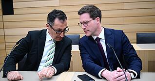 Cem &Ouml;zdemir (B&uuml;ndnis 90/Die Gr&uuml;nen, l) und Manuel Hagel (CDU), vor den Landtagswahlen Baden-W&uuml;rttemberg. (Symbolbild)