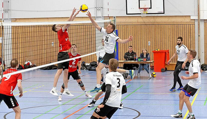 Ein Duell auf Augenhöhe: Der TV Hausen hat am Samstagabend gegen den MTV Ludwigsburg II seine beste Saisonleistung gezeigt.
Foto: Ralf Seidel