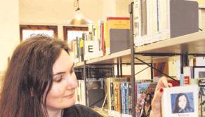 B&uuml;cherei-Chefin Irina Dorsch vermisst nach der Inventur 168 Medien.