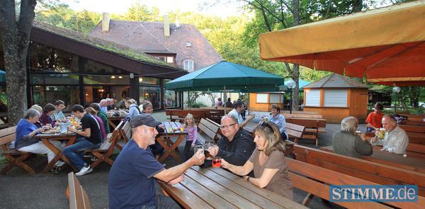 2011 lädt der zünftige Jägerhaus-Biergarten , inzwischen in Privathand, Heilbronns Ausflügler zur Rast ein. 2011 lädt der zünftige Jägerhaus-Biergarten , inzwischen in Privathand, Heilbronns Ausflügler zur Rast ein.