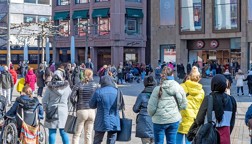 Zeitweise war der Andrang in der Heilbronner Innenstadt nach der Wiederer&ouml;ffnung des Einzelhandels sehr gro&szlig;.
Foto: Berger/Archiv