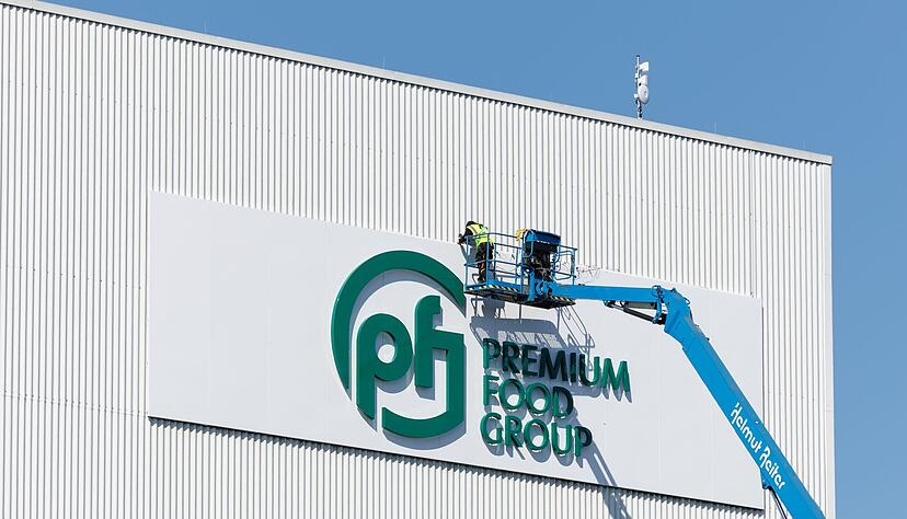 Trotz einer Untersagung durch das Kartellamt will Deutschlands gr&ouml;&szlig;ter Fleischkonzern Premium Food Group weiterhin die deutschen Vion-Schlachth&ouml;fe kaufen. (Archivbild)