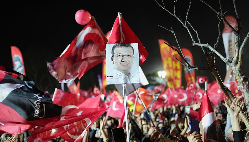 Proteste nach der Festnahme des Istanbuler B&uuml;rgermeisters im M&auml;rz (Archivbild)