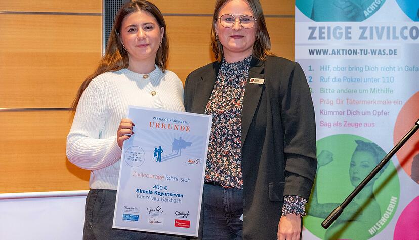 Wortgewaltig: Simela Koyunseven (links) mit Christine Schlagenhaufer. Wortgewaltig: Simela Koyunseven (links) mit Christine Schlagenhaufer.