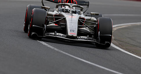 Audi hat sich in seinem ersten Qualifying in der Formel 1 achtbar geschlagen. Am Sonntag geht es von Platz zehn und elf ins Rennen.