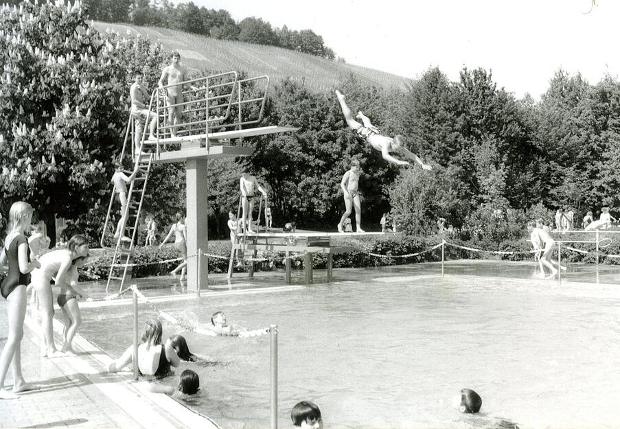 1992: Abkühlung im Obersulmer Freibad.