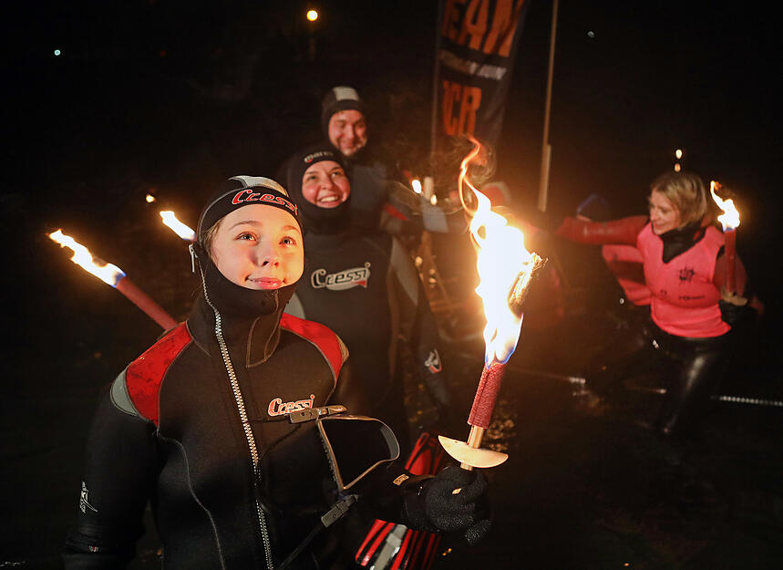 DLRG Fackelschwimmen in Möckmühler Jagst DLRG Fackelschwimmen in Möckmühler Jagst