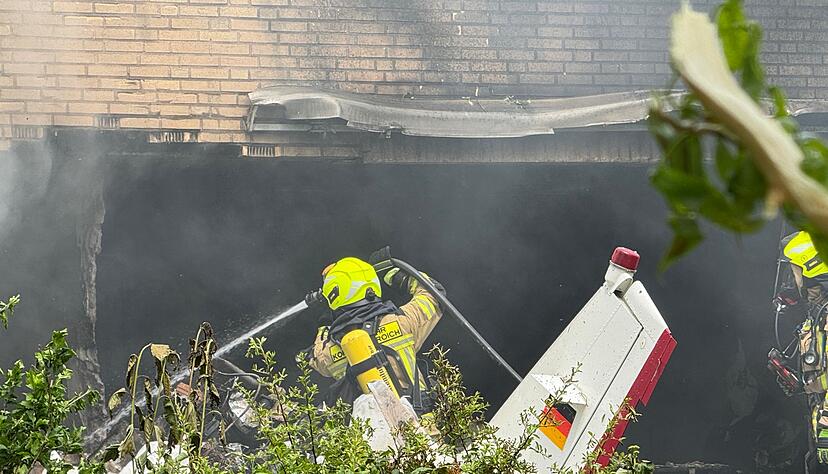 Nach dem Absturz hatte die Feuerwehr das Feuer schnell unter Kontrolle