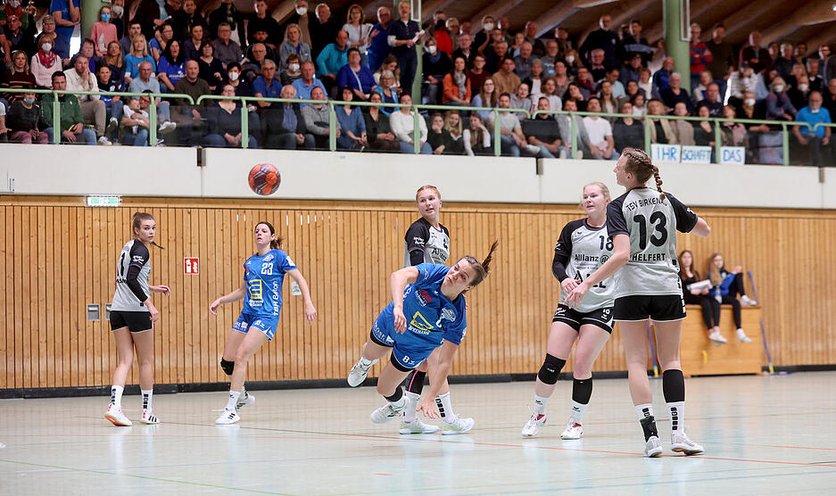 Handball Oberliga Damen TSV Bönnigheim - TSV Birkenau, Sandra Graner beim Wurf