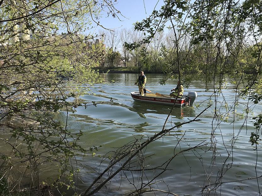 Suchaktion am Neckar