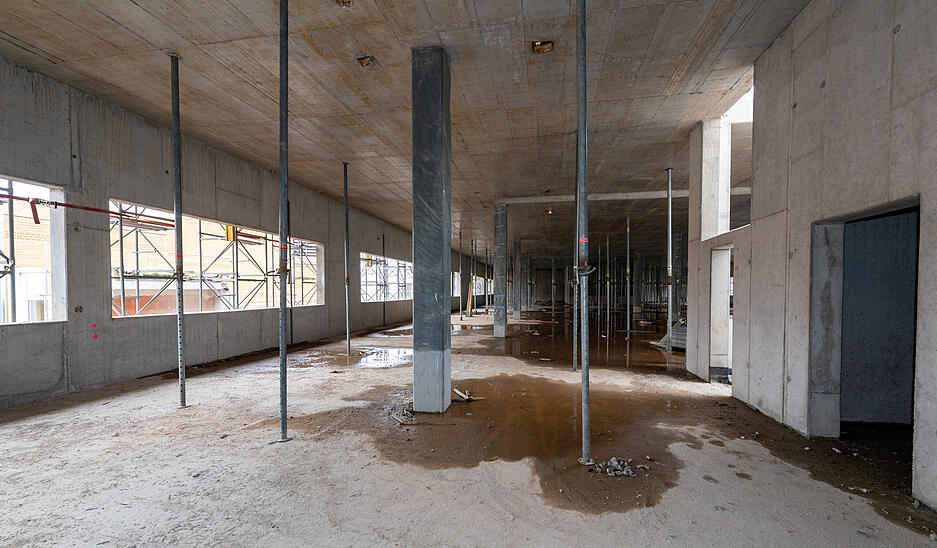 SLK-Rohbau: Rundgang mit Landrat und OB