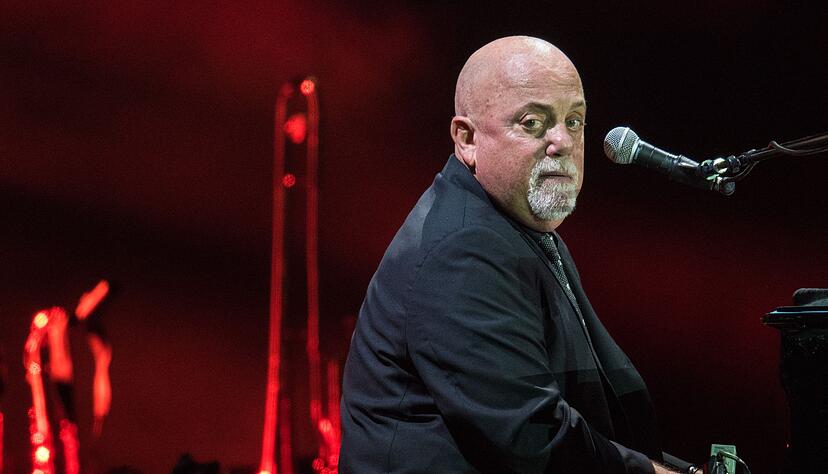 Billy Joel bei einem Konzert in Frankfurt im September 2016. Der Mann am Klavier ist krank. Billy Joel bei einem Konzert in Frankfurt im September 2016. Der Mann am Klavier ist krank.