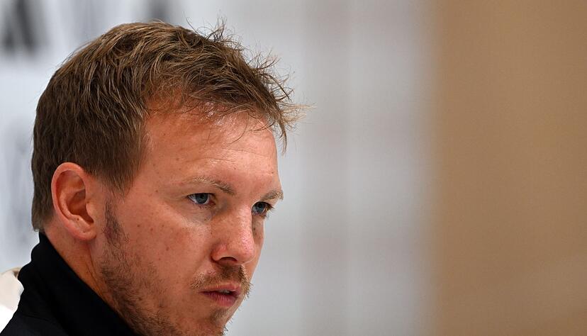 Bundestrainer Nagelsmann hat sich zum umstrittenen Umfrageergebnis zur kulturellen Vielfalt in der DFB-Elf geäußert. Bundestrainer Nagelsmann hat sich zum umstrittenen Umfrageergebnis zur kulturellen Vielfalt in der DFB-Elf geäußert.