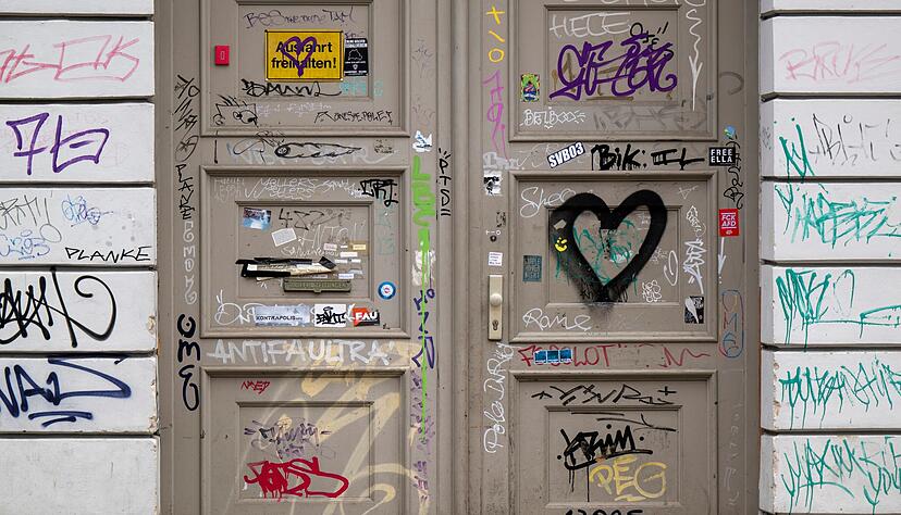 Ist das Kunst oder kann das weg? Bei Wohnungseigentümergemeinschaften müssen alle Eigentümer die Kosten für die Graffitientfernung tragen. Ist das Kunst oder kann das weg? Bei Wohnungseigentümergemeinschaften müssen alle Eigentümer die Kosten für die Graffitientfernung tragen.