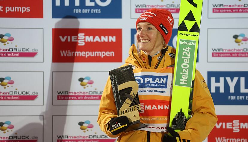 Katharina Schmid kämpft seit Jahren für eine Vierschanzentournee der Frauen. (Archivfoto)