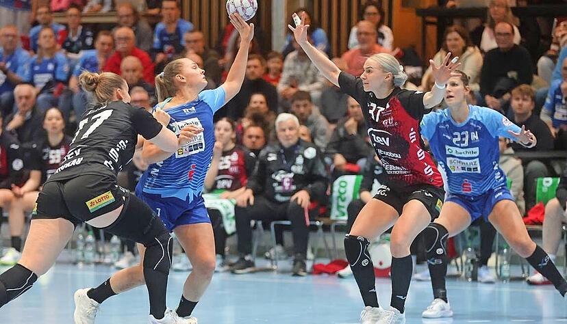 Vorerst werden sich Angunn Gudmestad und Munia Smits (rechts) keine B&auml;lle mehr zuspielen. Doch die Norwegerin k&ouml;nnte nach dem Ausfall ihrer Teamkollegen doch noch eine Zukunft im Team haben.