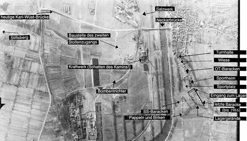 Luftbild der US-Airforce vom 2. März 1945 zur Dokumentation des Angriffs auf Neckarsulm. Rechts das KZ, in der Mitte der Neckar. Quelle: Heinz Risel, "KZ in Heilbronn" Luftbild der US-Airforce vom 2. März 1945 zur Dokumentation des Angriffs auf Neckarsulm. Rechts das KZ, in der Mitte der Neckar. Quelle: Heinz Risel, "KZ in Heilbronn"